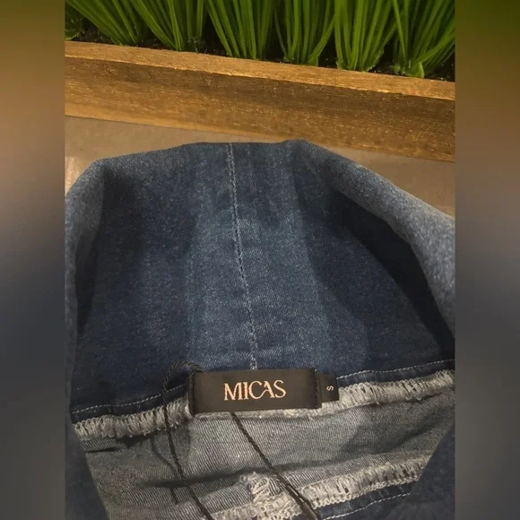 Micas Denim Wide Shoulder Sleeveless Hi Neck Top Size Small NWT! - Picture 8 of 9